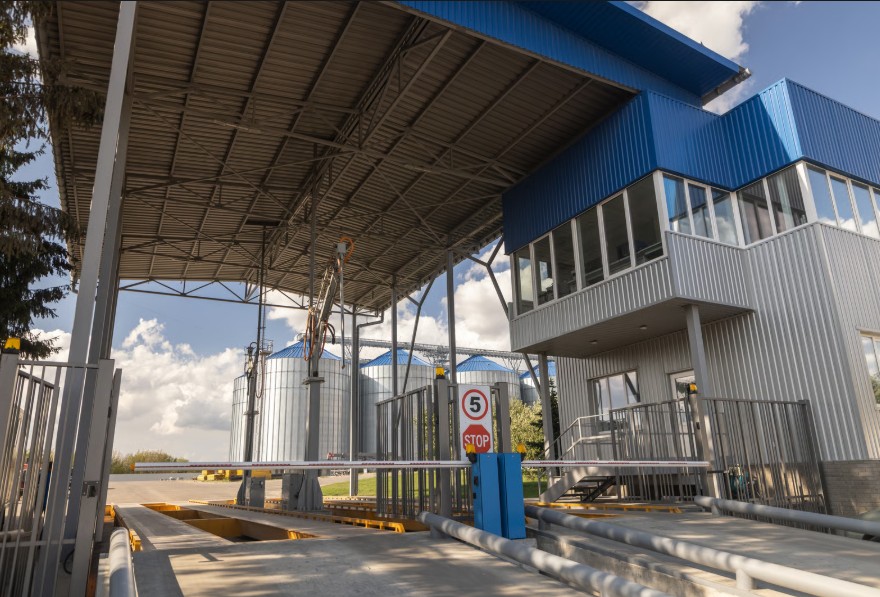 Çelik sundurma ve hangar yapısı